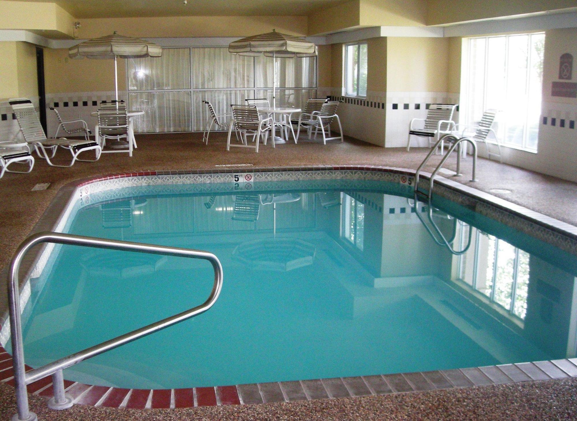 Baymont Inn & Suites By Wyndham Lincoln Ne Exterior photo